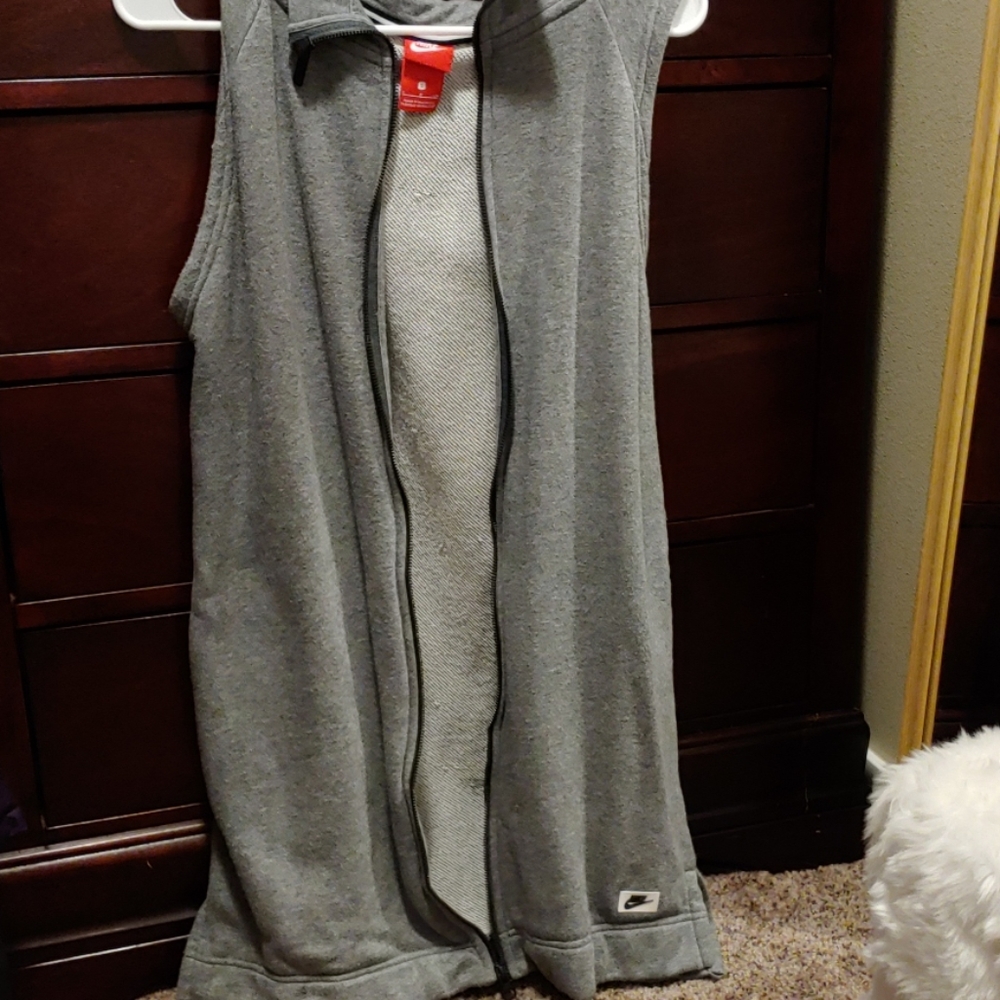 Althetic Nike sleeveless long sweatshirt